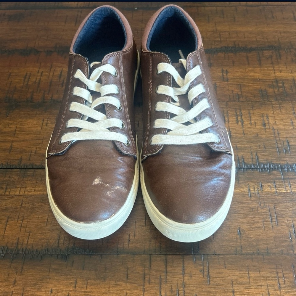 Brown Leather Sneakers with White Laces and Rubber Sole